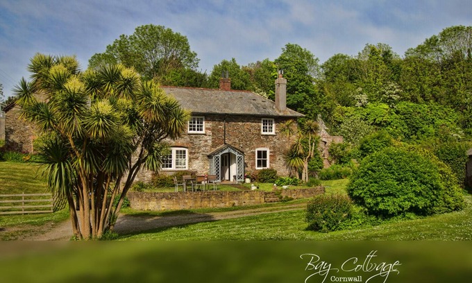 Cremyll Cottage | Historical Cottage with Castle Wall Entrance Gates and Victorian Walled Gardens