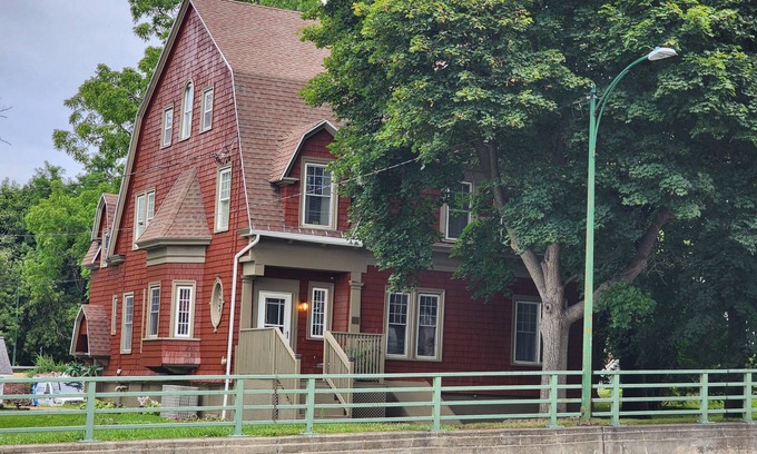 Geneva House | Historical Home Close To Downtown