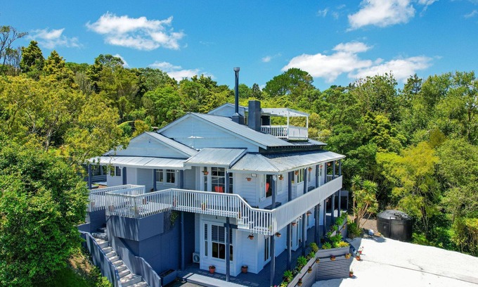 Auckland Villa | Historical Lifestyle Retreat!