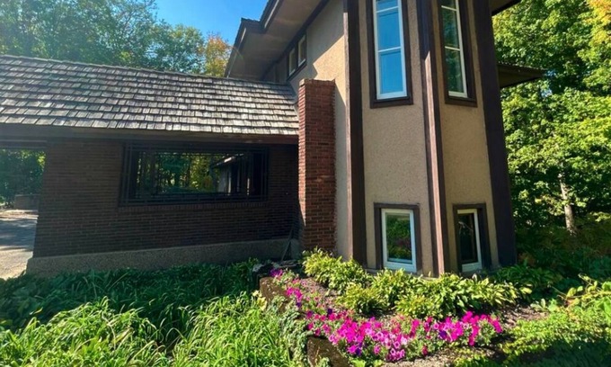 Wayzata Cottage | Historical Wayzata Carriage House