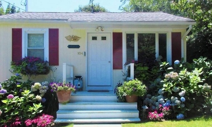 Montauk Cottage | Hither Hills 2BR Montauk Cottage - walk to beach!