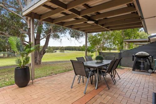 Salamander Bay Apartment | Hitters Paradise Stay Play