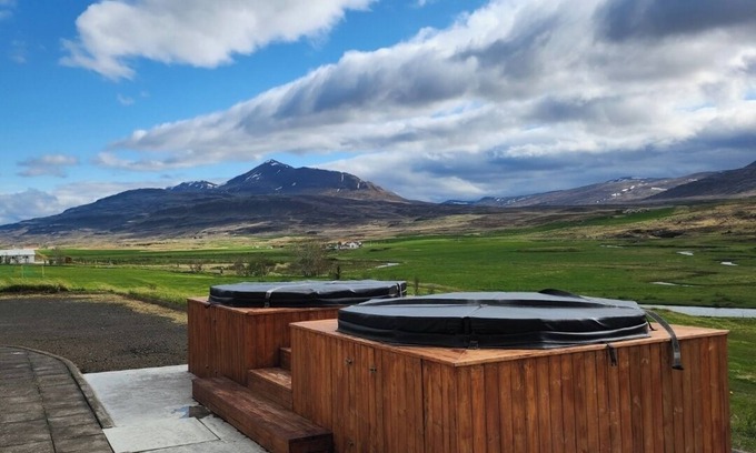 Varmahlid House | Hlín Guesthouse