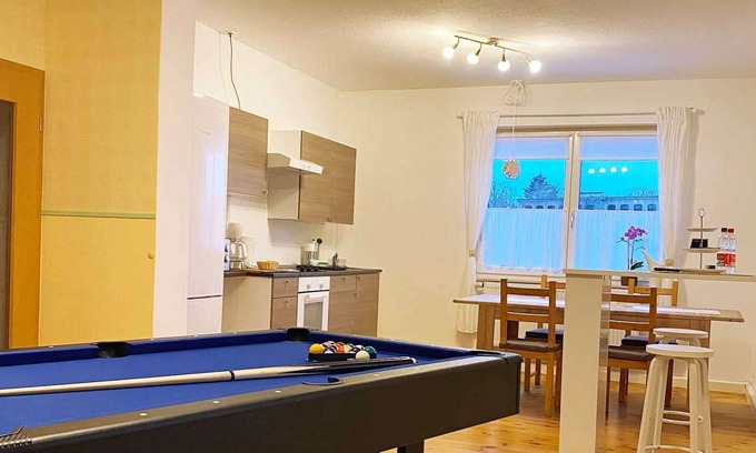 Zwickau Apartment | HÖ01 large apartment with dryer and washing machine