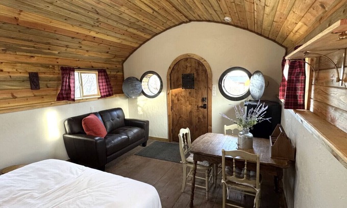 La Sal House | Hobbit Mountain Hideaway #1, Wolf Springs Ranch