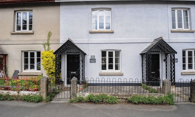 Sticklepath Cottage | HOBBS COTTAGE, pet friendly, with open fire in Sticklepath
