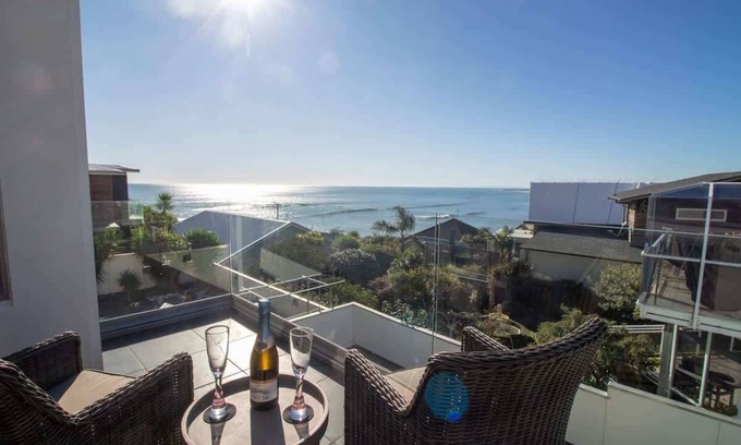 New Plymouth Apartment | Hobson Hot Spot with Ocean Views