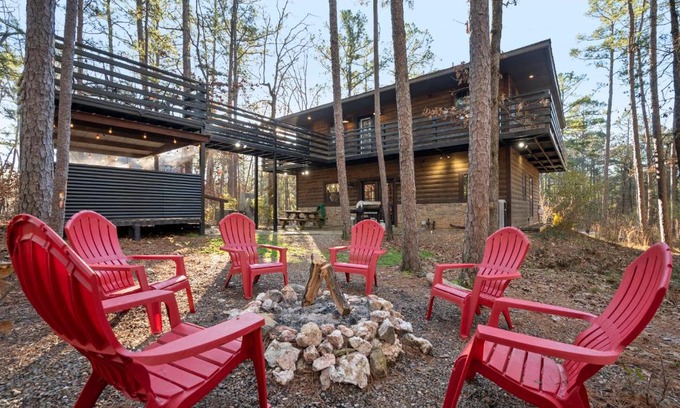 Broken Bow House | Hochatown Hot Tub Firepit Arcade Dog Friendly BBQ