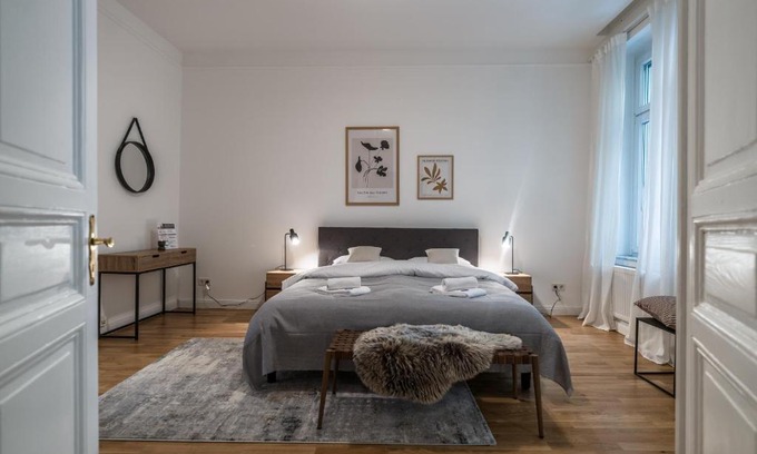 Wiesbaden Apartment | Hochwertige Altbauwohnung im modernen Stil in Wiesbaden - Küche - Terrasse - WLAN - Zentral