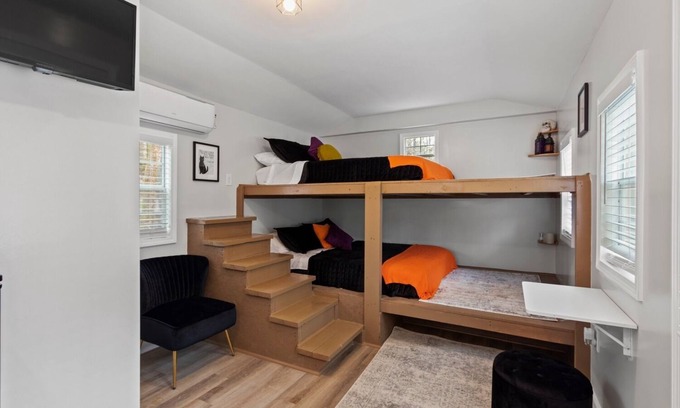 Auburn Cabin | Hocus pocus-Tiny House 9 miles from AUBURN AL & Jordan Hare Stadium