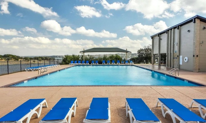 Point Venture House | 'Hogan Hideaway' Lake, Pool, Golf course, Gym!