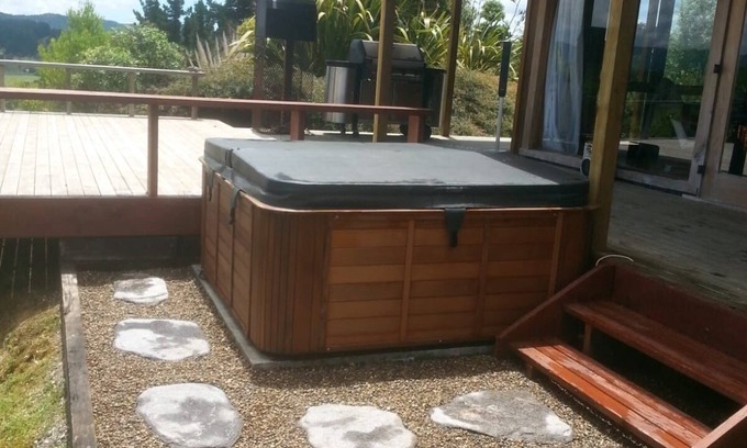 Kohukohu House | Hokianga Haven - A relaxing retreat with spectacular views from the top.