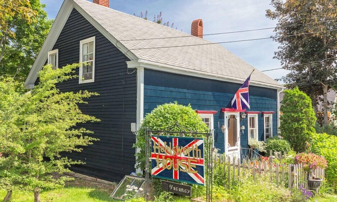 Digby House | Holdsworth House (C.1783)Loyalist Home, In The Town Of Digby, Ns