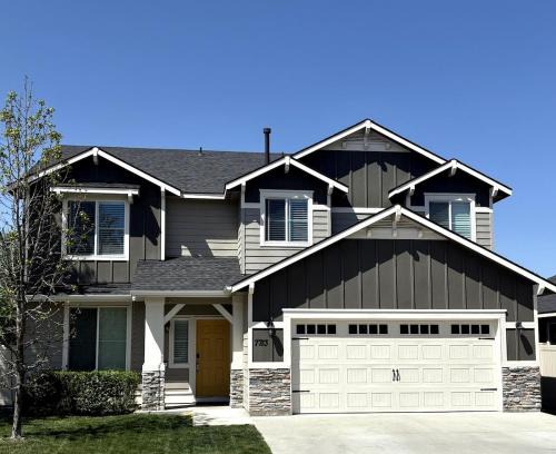 Northwest Boise City House | Hole in One Place with Hot Tub and Ping Pong