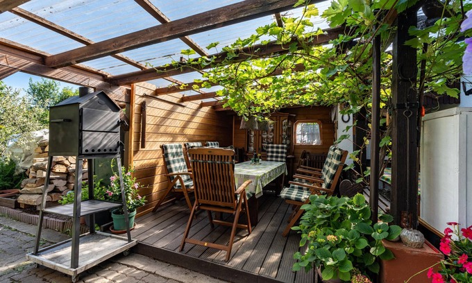 Neustadt-Geinsheim Apartment | Holiday Apartment 'Gästehaus Gross' with Private Terrace, Private Garden and Wi-Fi