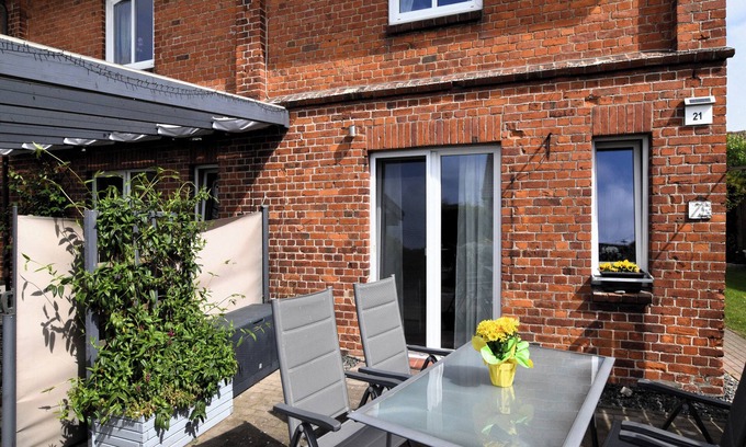 Hohenkirchen Apartment | Holiday apartment near the beach with a terrace