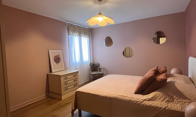 Besse-en-Chandesse House | Holiday Home 'Villa Nina' with Private Terrace, Private Garden and Wi-Fi