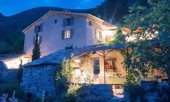Saint-Ferreol-Trente-Pas House | Holiday Home 'Mas De Charme - Les Angelettes' with Mountain View, Pool and Wi-Fi
