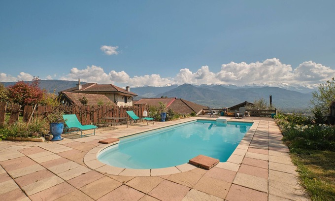 Saint-Vincent-de-Mercuze House | Holiday Home 'Saint Vincent De Mercuze' with Mountain View, Private Pool and Wi-Fi