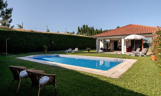 Agilde House | Holiday Home 'Quinta Do Outeirinho - Deluxe' with Mountain View, Wi-Fi and Air Conditioning