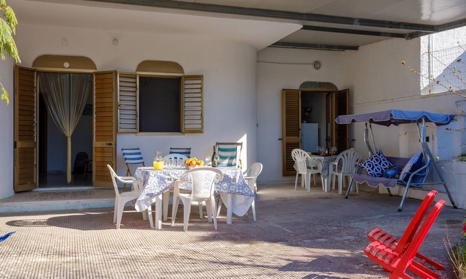 Torre Specchia Ruggeri House | Holiday Accommodation "Villa Tramontana 30 Metri Dal Mare" close to the beach