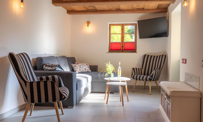 Bertsdorf Apartment | Holiday Apartment 'Lausche' with Private Terrace and Wi-Fi