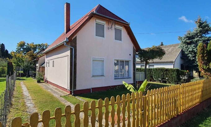 Balatonmariafurdo Apartment | Holiday apartment near to the beach with air conditioning