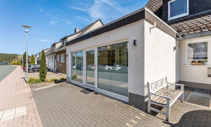 Ortsmitte Apartment | Holiday Apartments Löwenstein FeWo 2 with Shared Garden and Wi-Fi