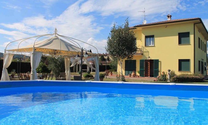 Montecarlo Apartment | Holiday apartment mit Pool
