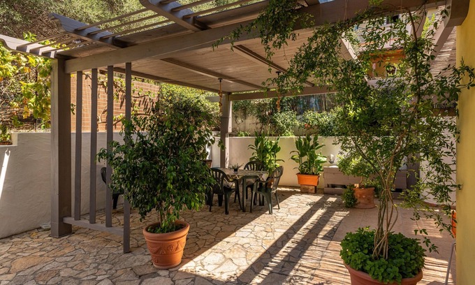Sant'Anna Arresi Apartment | Holiday Apartment "Sapposentu de Dinu" with Wi-Fi, Terrace & Garden