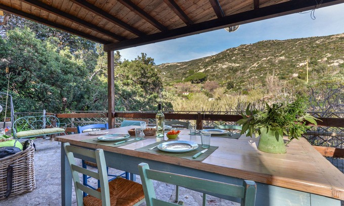 Seccheto Apartment | Holiday Apartment "Casetta Delle Mimose" with Sea View, Private Terrace & Wi-Fi