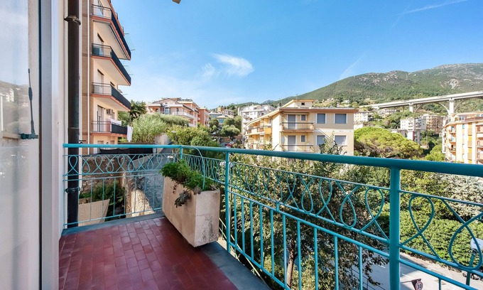 Arenzano Apartment | Holiday Apartment "Buonarroti - Arenzanohost" with Balcony & Wi-Fi