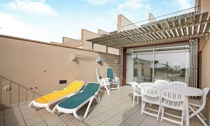 El Medano Apartment | Holiday Apartment 'Casa Médano 3 By Médano Rentals' with Sea View, Terrace and Wi-Fi