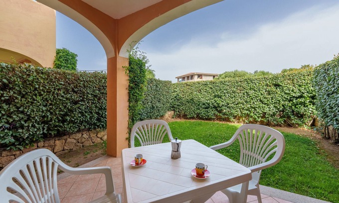 Murta Maria Apartment | Holiday Apartment "Casa Vacanze Limone" with Private Terrace, Private Garden & A/C