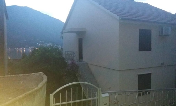 Dobrota Apartment | Holiday apartment Dobrota for 1 - 3 persons with 1 bedroom - Twin house