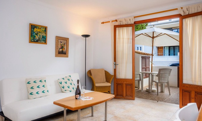 Cala Agulla Apartment | Holiday Apartment "Mhm 1" with Balcony & Wi-Fi