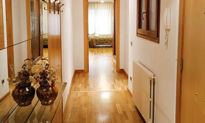 Sort Apartment | Holiday Apartment 'Exclusivo Apartamento' en Sort with Balcony & Mountain View