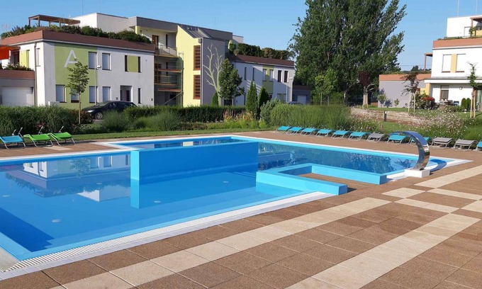 Balatonalmadi Apartment | Holiday apartment overlooking the lake and pool