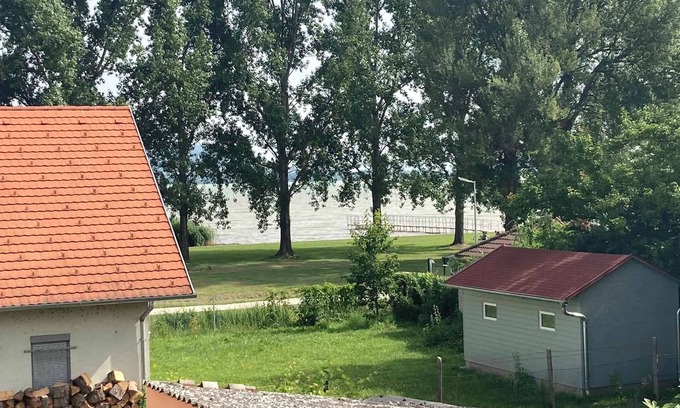 Balatonbereny Apartment | Holiday apartment only 60 metres to the beach