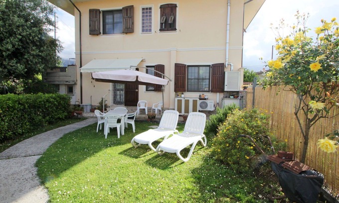 Massa Apartment | Holiday Apartment in Massa with 2 bedrooms sleeps 4