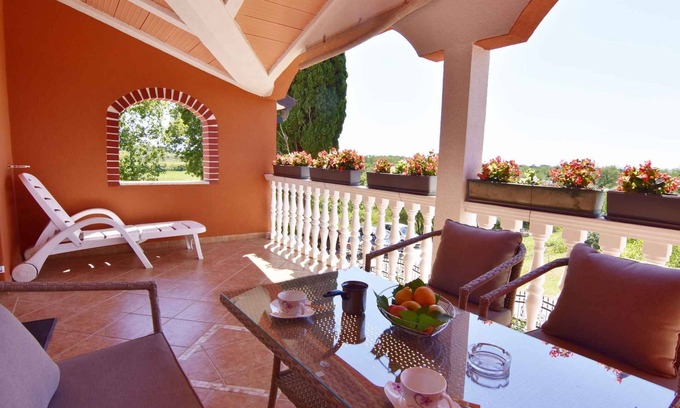 Valica Apartment | Holiday apartment in the countryside and in a quiet location