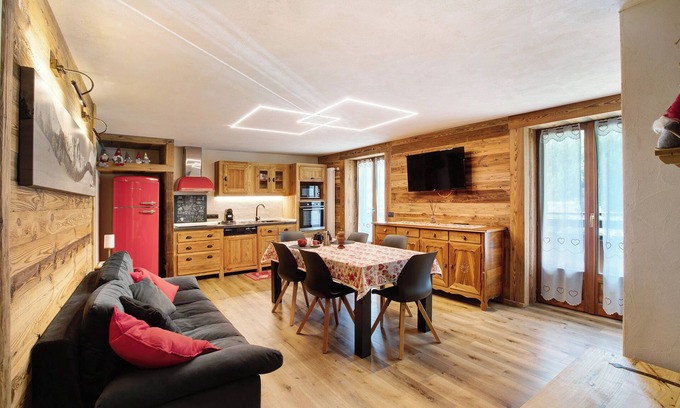 Courmayeur Apartment | Holiday Apartment 'Jorasses La Maison de Courma' with Mountain View & Wi-Fi