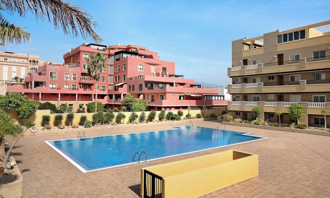 El Medano Apartment | Holiday Apartment 'La Perla F14 By Médano Rentals' with Shared Pool, Balcony and Wi-Fi