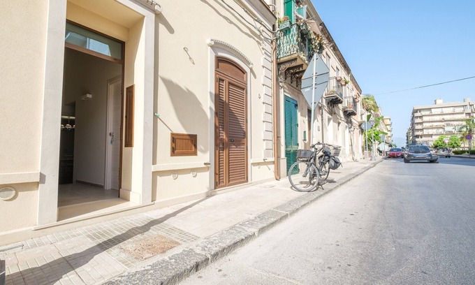 Milazzo Apartment | Holiday Apartment "Le Antiche Mura - Appartamento" with Private Terrace & Wi-Fi