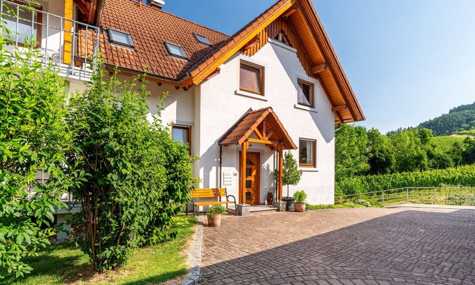 Buhl Apartment | Holiday Apartment "Liebich" with Balcony & Wi-Fi