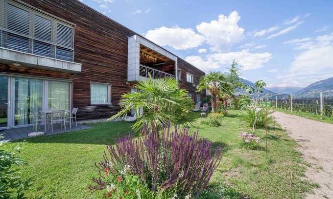 Cermes Apartment | Holiday Apartment "Matthäus" with Mountain View, Wi-Fi, Garden & Terrace
