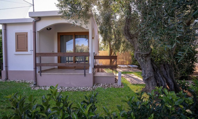 Mattinata House | Holiday Apartment orchidea with swimming pool and private beach -3