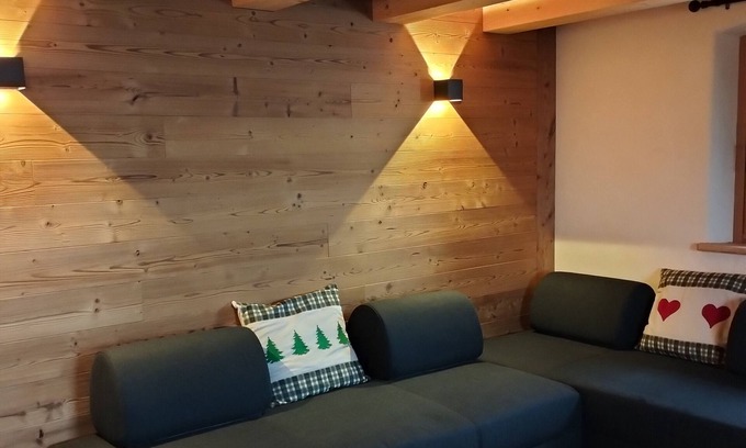 Moyes Apartment | Holiday Apartment "Panoramico" with Mountain View, Private Terrace & Wi-Fi