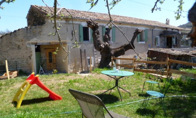 Montlaux Apartment | Holiday Apartment 'Petit Gite La Ferme' with Garden & Wi-Fi