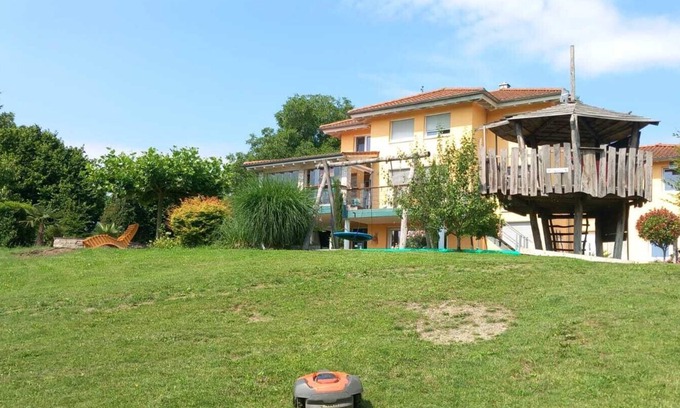 Owingen Apartment | Holiday Apartment "Plätzchen Im Grünen" with Private Terrace & Wi-Fi